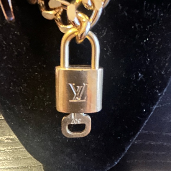 Unbranded gold-tone adjustable choker dangling heart & authentic LV lock #307. - Picture 4 of 11